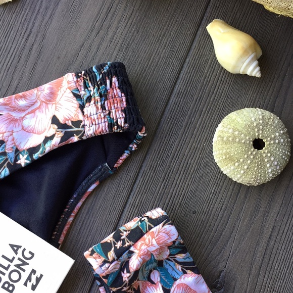 Billabong bikini bottoms - Picture 4 of 5